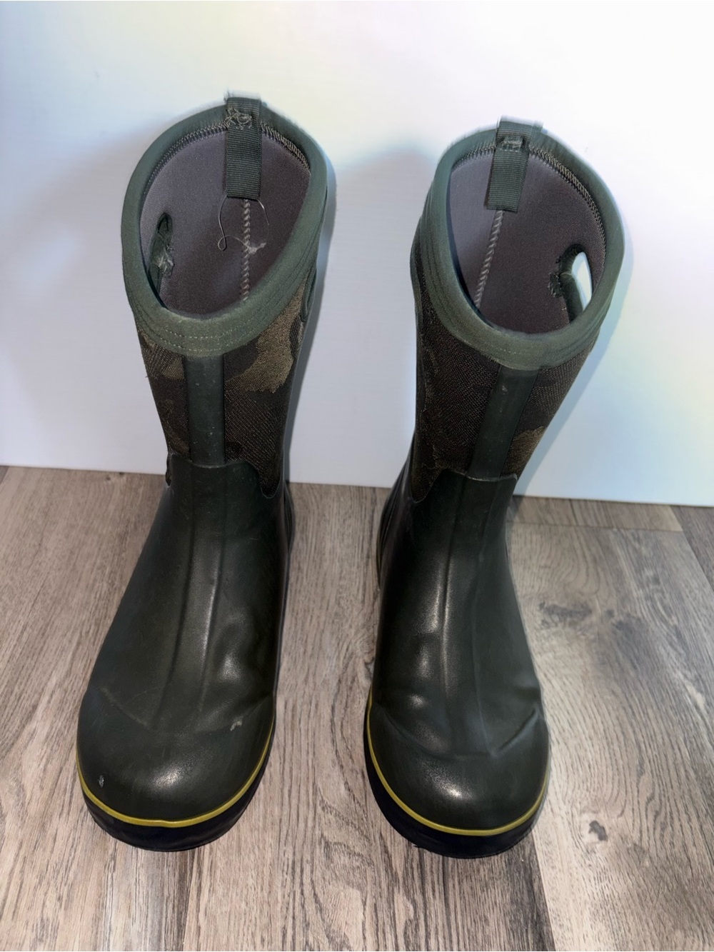 Bogs Youth Camo Rain Boots -Youth size 6 and Woman’s size 8